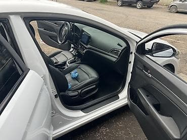 lexsus is: Hyundai Elantra: 2017 г., 1.6 л, Автомат, Бензин, Седан — 3