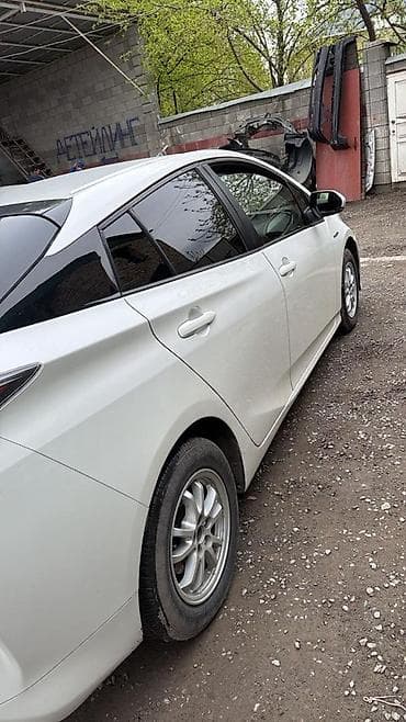 corolla 2016: Toyota Prius: 2016 г., 1.8 л, Гибрид, Хэтчбэк — 4