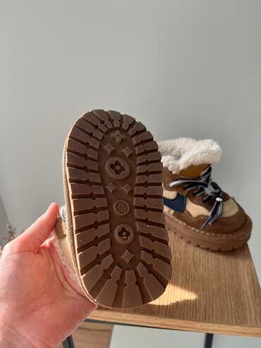 демисезонная детская обувь 22 размера: Детские стильные угги Носили пару раз почти новые Теплые . Удобные — 3