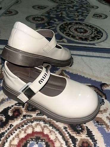 Балетки/туфли Mary Jane для девочки - Модели: бежевые и чёрные - Тип at lalafo.kg Балетки/туфли Mary Jane для девочки - Модели: бежевые и чёрные - Тип