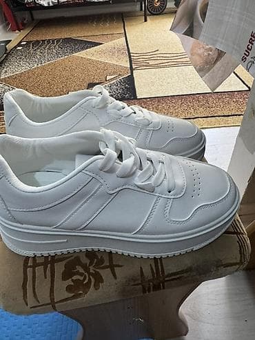 бу кроссовки: Белые кроссовки унисекс - Цвет: белый, однотонные - Размер: 39 — 3