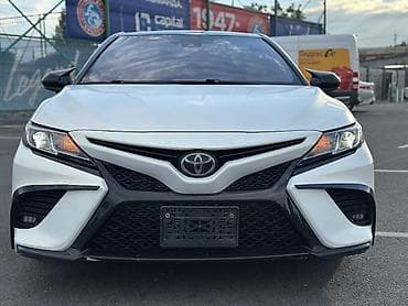 Toyota Camry: 2018 г., 2.5 л, Автомат, Бензин, Седан