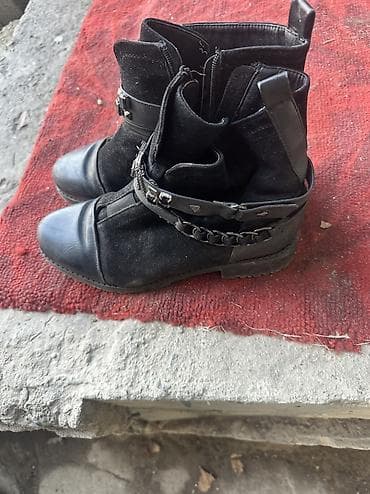 Бекерге берем: Белые кроссовки низкого профиля. 40 размер - Материал верха — 6