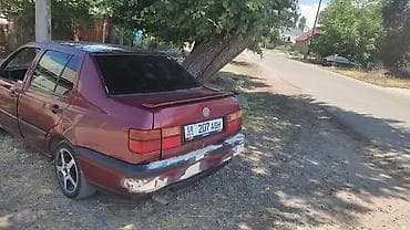 купить вента: Volkswagen Vento: 1993 г., Седан — 3