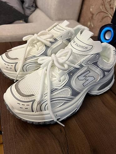 shoes: Новая.42-размер. Толстая подошва которая увеличивает рост при ношении — 1