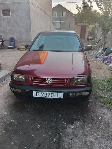 Транспорт: Volkswagen Vento: 1992 г., 1.8 л, Механика, Бензин, Седан — 3