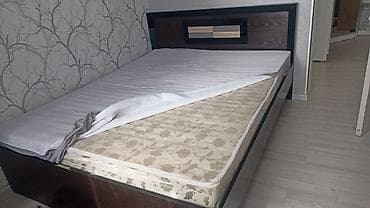 Мебельные гарнитуры: Двуспальная кровать с изголовьем + два прикроватных столика и матрас — 4