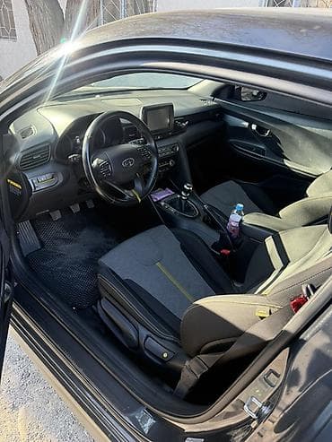 Hyundai Veloster: 2018 г., 1.6 л, Механика, Бензин, Хэтчбэк