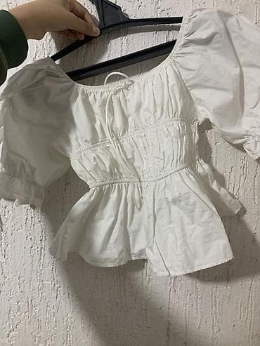 acne studio: Белая женская блузка с пышными рукавами - Фасон: укороченная блуза с — 1