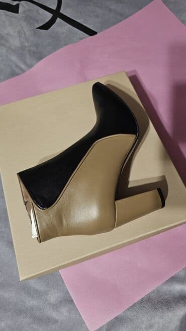 Босоножки, сандалии, шлепанцы: Новые ботильоны из натуральной кожи. Италия. Размер - 38. Деми. - — 2