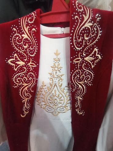 джинсы 34: Национальный женский комплект: длинное платье с вышивкой + бархатный — 2