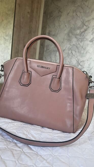 Сумка очень хорошего качества!Вместительная большого размера.Под