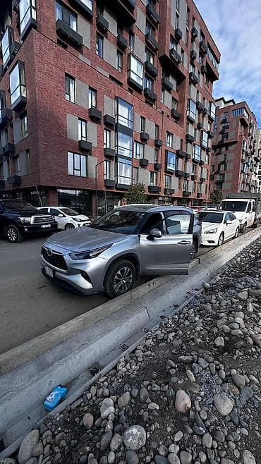 мечит: Toyota Highlander: 2023 г., 2.5 л, Автомат, Гибрид, Жол тандабас — 2