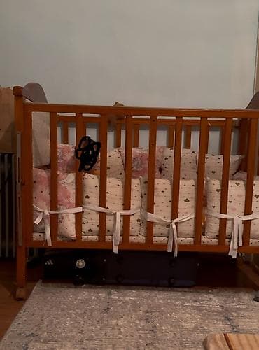 Үй жана бакча: Детская кроватка из массива дерева с классическими вертикальными — 1