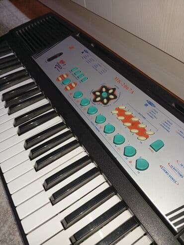 Музыкальные инструменты: Пианино 🎹 Играли на ней 2-3 раза, а потом осталось не использованной — 2