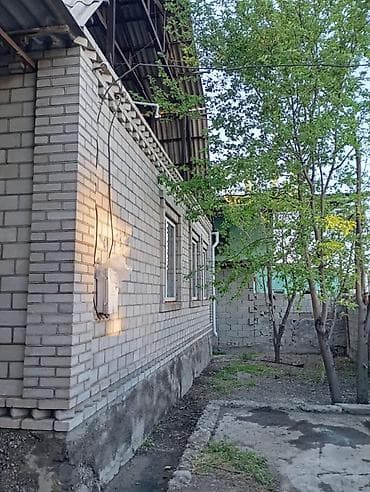 110: Срочно продается дом в ж/м Ала Тоо Площадь 110 кв.м Участок 4,9 соток — 2