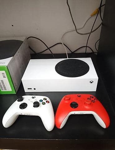 Игровая консоль Xbox Series S (белая) + два беспроводных геймпада