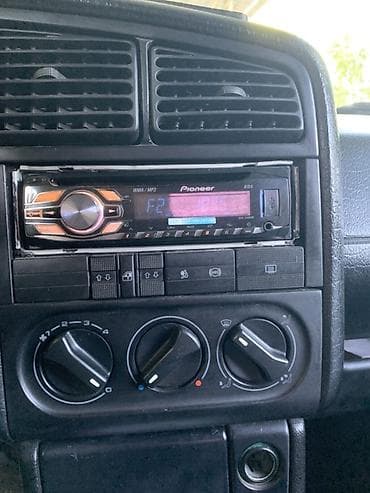 2 9 тди: Volkswagen Passat: 1995 г., 1.8 л, Кол менен иштөөчү, Бензин, Седан — 3