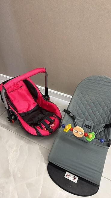 red centr: Автокресло, цвет - Розовый, Б/у — 2