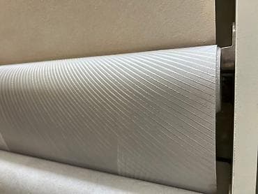 string art: Рулонные шторы, светонепроницаемая ткань блэкаут, цвет — светло‑серый — 1