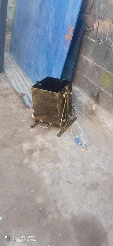 приём коробок: Металлические уличные урны/контейнеры для мусора с коваными — 6