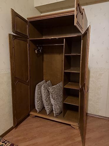 Туалетные столики: Продаю шкафы из одного набора. Смотрите все фото. Производство — 5