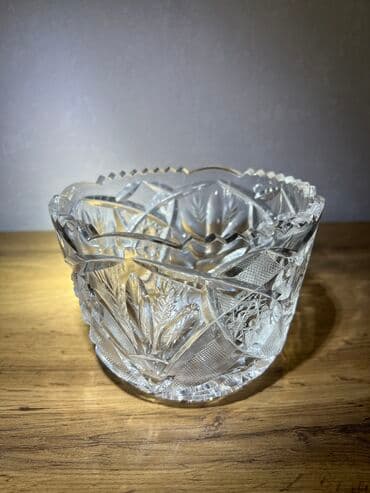 Хрустальная ваза диаметром 15 см