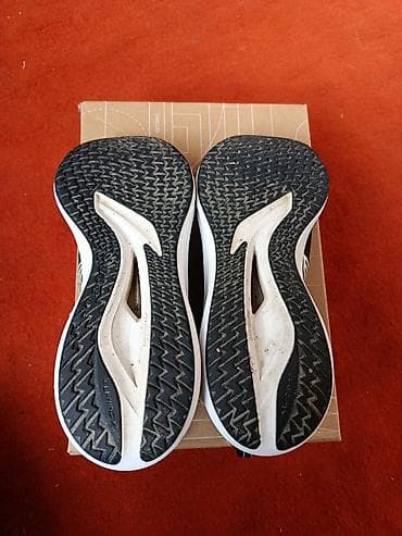 Беговые кроссовки Li-Ning черного цвета я носил 1 месяц очен в хорошем at lalafo.kg Беговые кроссовки Li-Ning черного цвета я носил 1 месяц очен в хорошем