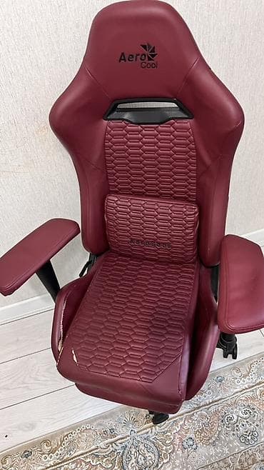 Игровые кресла: Игровое/офисное кресло AeroCool, бордовый цвет. Покупали за 16.000 — 3