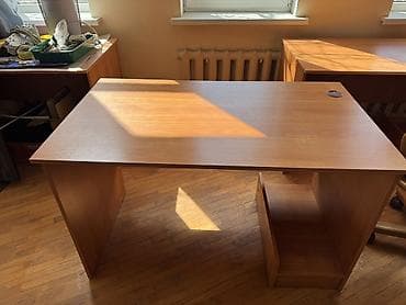 Раскройные столы: Письменный/офисный стол из ЛДСП в цвете «бук». - Просторная — 1