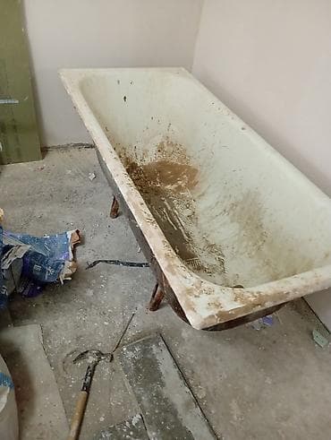 железные ванны: Чугунная ванна ретро (на ножках), прямоугольная, вместительная — 2