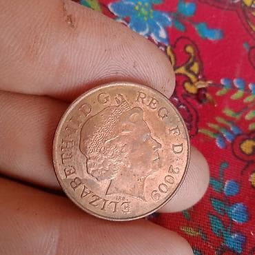 фунт стерлингов: Набор монет (разные страны и годы) Состав: - 1 фунт стерлингов — 5