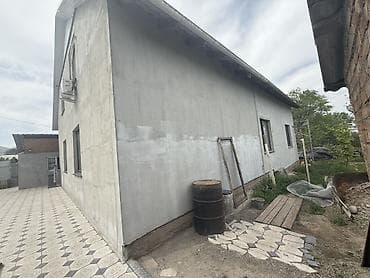 гараж токтогула: Просторный частный дом с благоустроенным двором и хозпостройками — 2