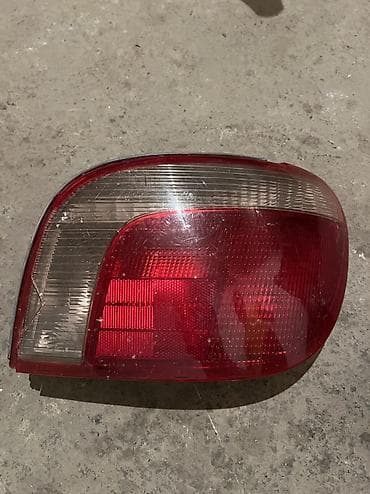 Задний левый стоп-сигнал Nissan Б/у