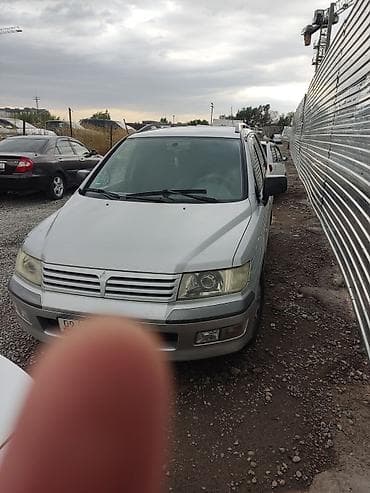Mitsubishi Space Wagon: 1999 г., 2 л, Механика, Бензин, Минивэн