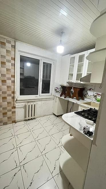 2 room flat: Сдаётся 3х комнатная квартира в районе таатан. - Площадь: вытянутая — 9