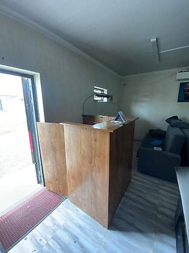 контейнер с ремонтом: Ресепшн/стойка администратора из ЛДСП под дерево - Комплект — 2