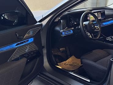 колонка для авто: BMW i7: 2023 г., Электромобиль, Седан — 9