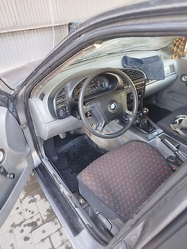 дом на обмен: BMW 3 series: 1992 г., 1.8 л, Ручные, Бензин, Седан — 5