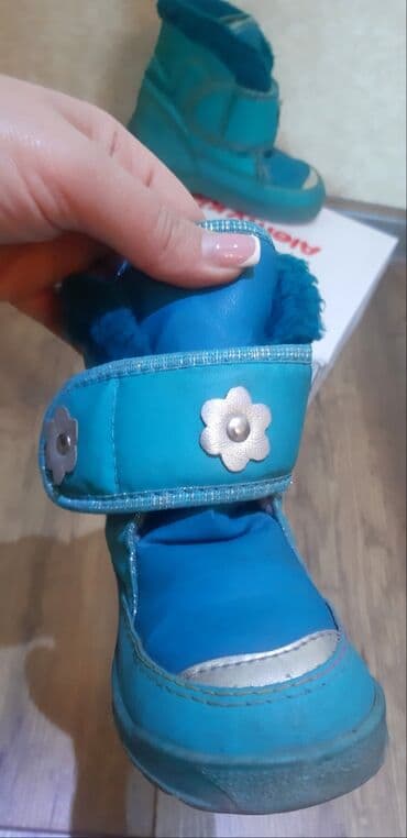 сапоги зимние женские натуральная кожа натуральный мех распродажа: Продаю детские зимние сапожки: Первые - размер 26, цена 200 сом В — 8