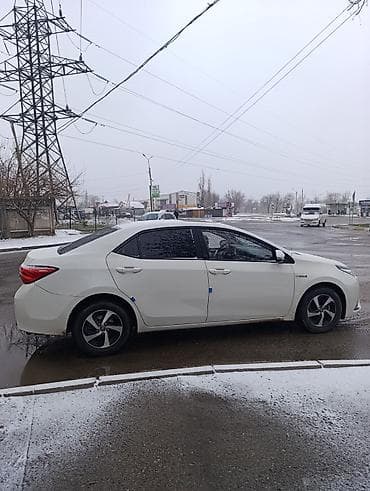 самые дешёвые машина: Toyota Corolla: 2018 г., Гибрид, Седан — 4