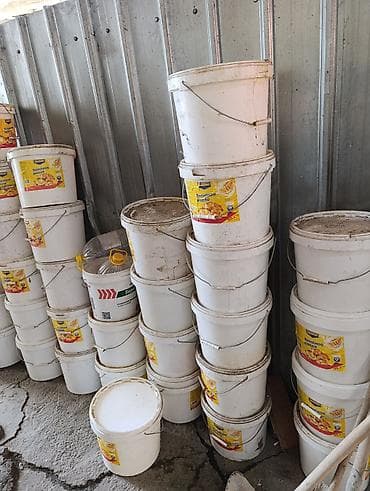 Пищевые пластиковые вёдра с крышками - Объем: ориентировочно 10–15 л at lalafo.kg Пищевые пластиковые вёдра с крышками - Объем: ориентировочно 10–15 л