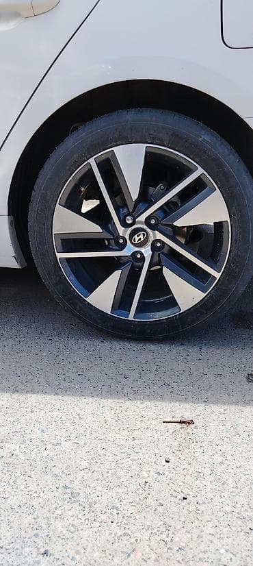hyundai диски: R18: 7.5Jx18 ET50.5 или ET52.5 (Шина: 235/45 R18) комплект лета ещё — 2