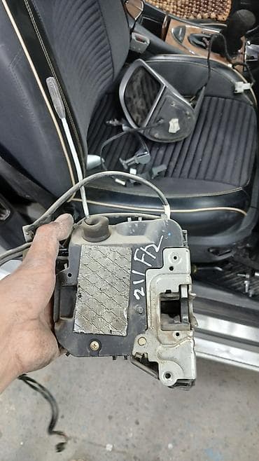 Автозапчасти: Замок двери Mercedes-Benz Оригинал — 1