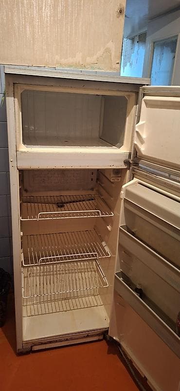 Холодильник б/у двухкамерный с верхней морозильной камерой