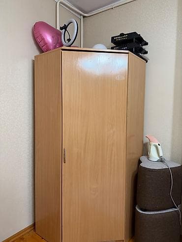 отдам даром женские веши: Продаю бу шкафы
Состояние хорошее
Самовывоз
5000 сом за все 
Тел — 2