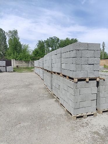 Пескоблоко 3 жумушчу жигит керек жата кана тамак ашы мн айлык акы ар