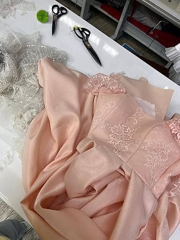 платье футляр на выпускной: Вечернее платье, Пышное, Длинная модель, Без рукавов, XS, S — 2