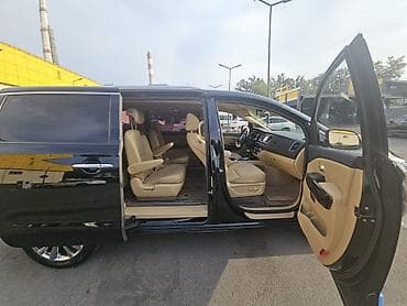 машина электрические: Kia Carnival: 2019 г., 2.2 л, Автомат, Дизель, Минивэн — 4