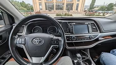 Toyota Highlander: 2018 г., 3.5 л, Автомат, Бензин, Кроссовер — 10